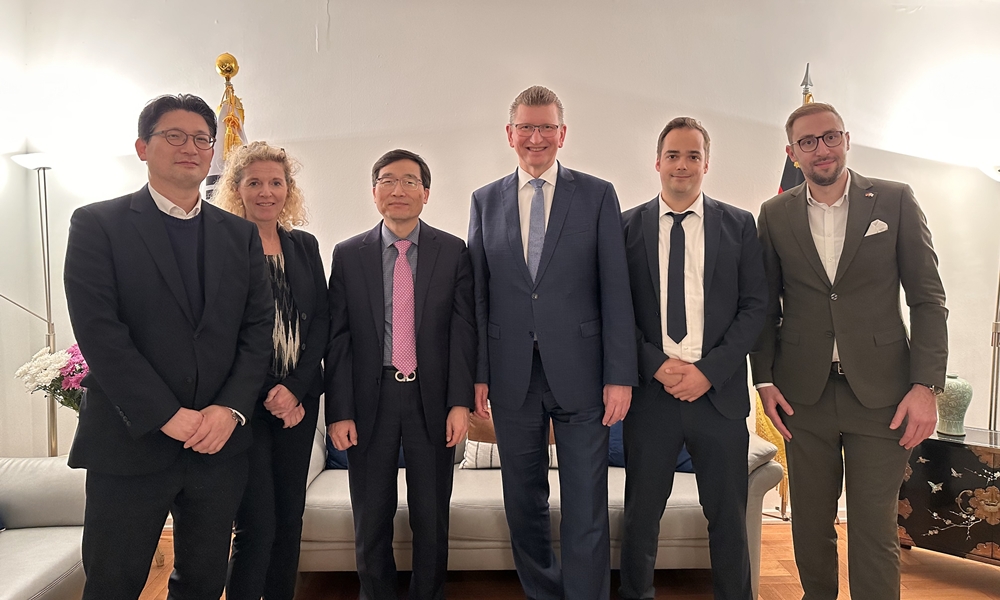 분관장, NRW 내무부 관계자 관저 초청 업무 협의